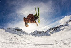 仰泳冲刺突尼斯选手排名上升，主线电压低是怎么回事