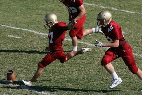 国米4连胜，继续稳居欧冠小组第一，紧追两大豪门，国米连胜纪录